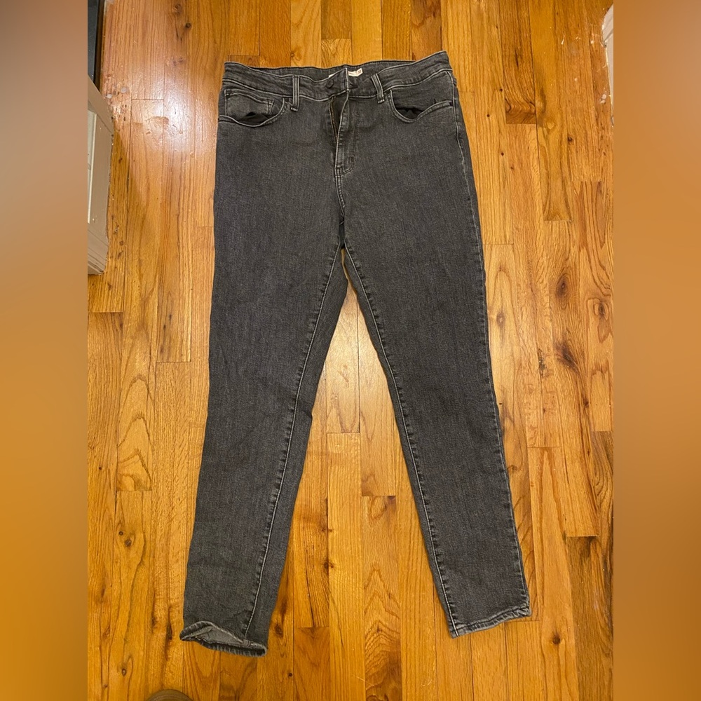 Never worn! Levi jeans. Gray/black wash